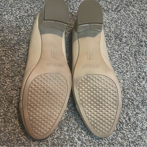 AEROSOLES Beige Flats with Gold Buckle SIZE 9 - Picture 3 of 14